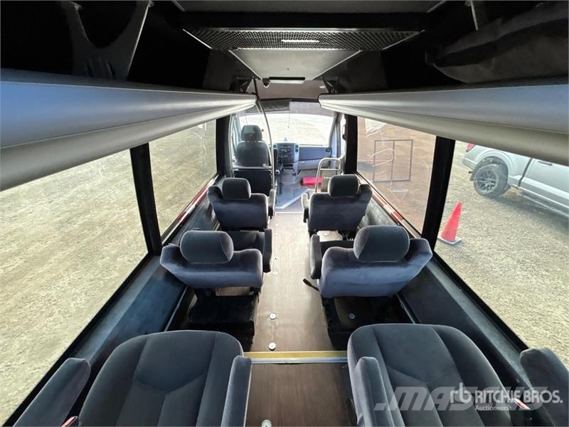 Mercedes-Benz Sprinter 10 Passenger Van Varebiler