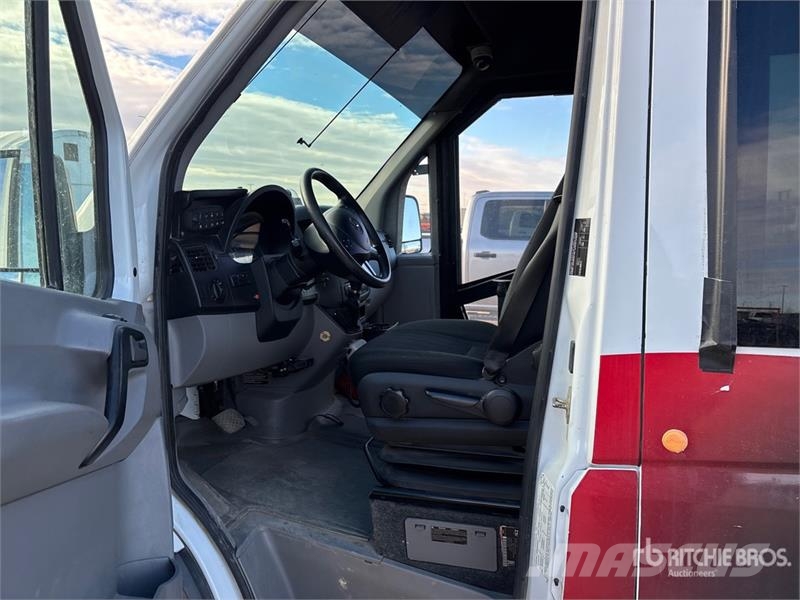 Mercedes-Benz Sprinter 10 Passenger Van Varebiler