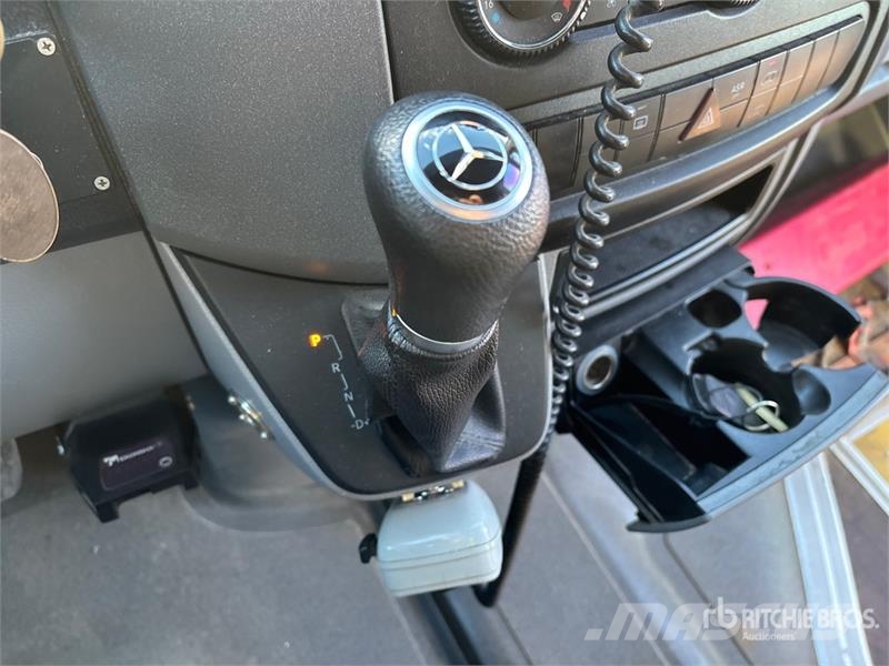 Mercedes-Benz Sprinter 10 Passenger Van Varebiler