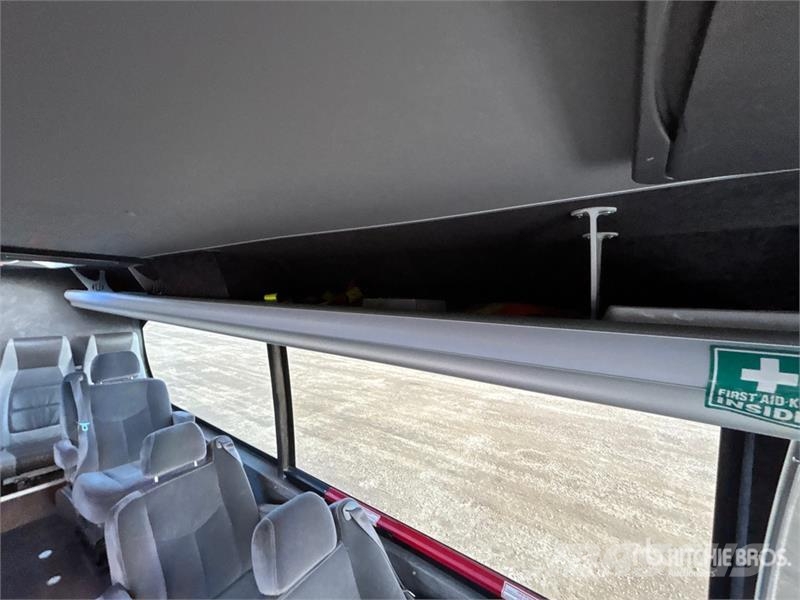 Mercedes-Benz Sprinter 10 Passenger Van Varebiler