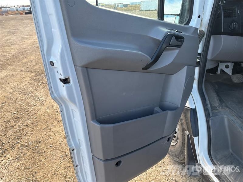 Mercedes-Benz Sprinter 10 Passenger Van Varebiler