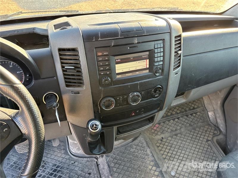 Mercedes-Benz SPRINTER 2500 Cargo Van Gesloten bedrijfswagens