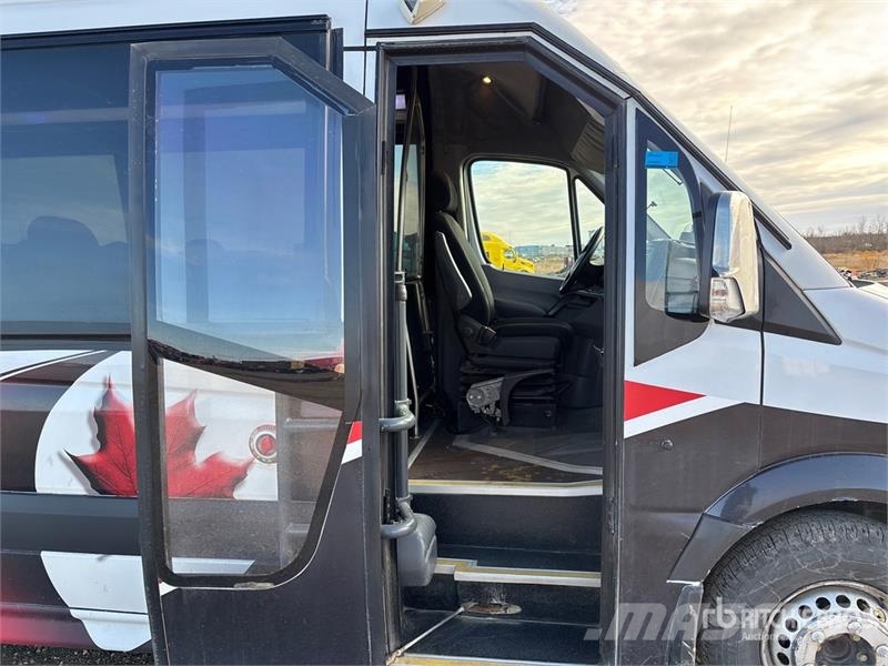 Mercedes-Benz Sprinter 10 Passenger Van Varebiler