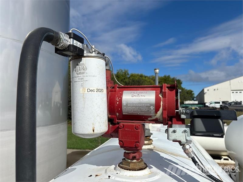 Meridian 10000L 2641 gal Skid Mounted Steel Diesel Fuel Tan Polttoaine- ja lisäainesäiliöt