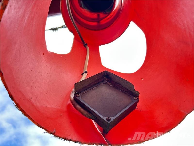 Meridian 1375 13 in x 75 ft Swing Grain Auger معدات نقل