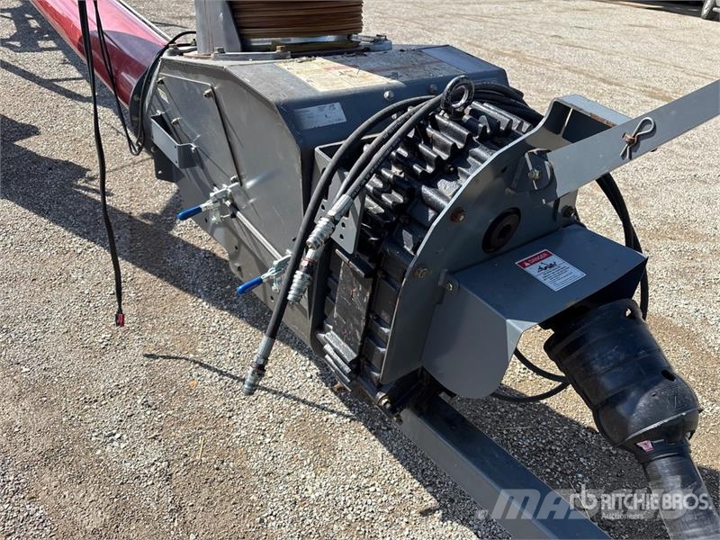 Meridian 1385 13 in x 85 ft Swing Grain Auger Dopravné zariadenia