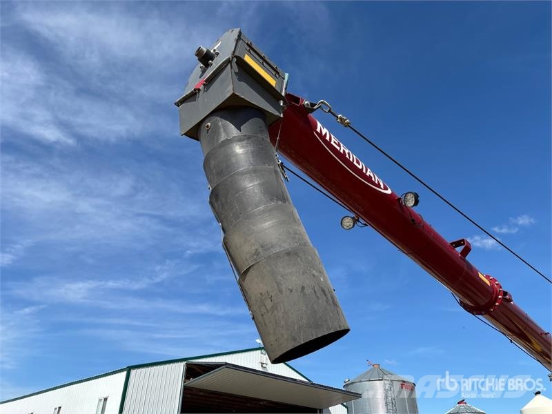 Meridian 1385 13 in x 85 ft Swing Grain Auger Dopravné zariadenia
