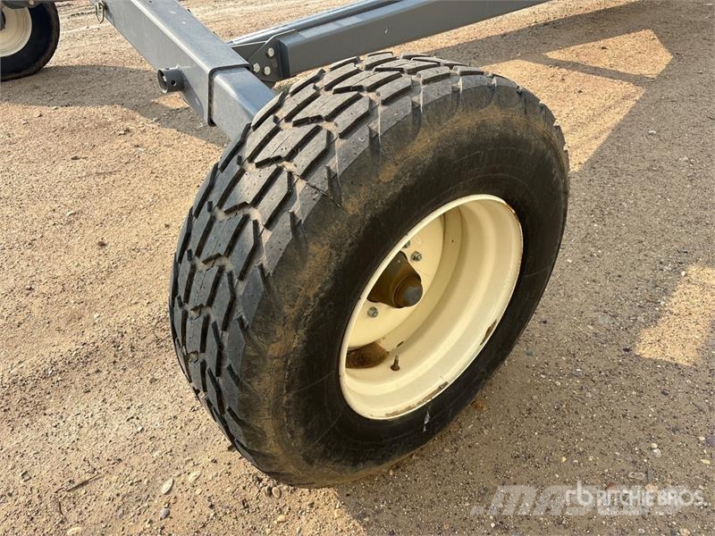 Meridian 14-105 14 in x 105 ft Swing Grain Auger 운반 장비
