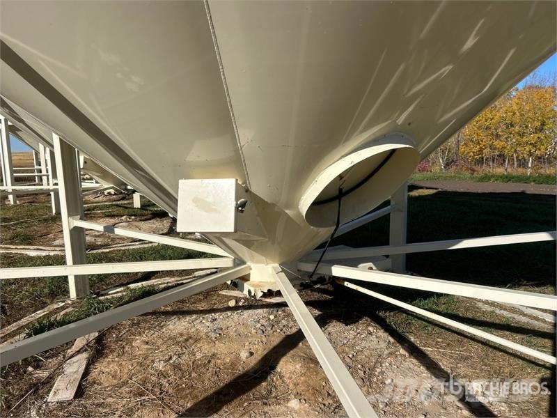 Meridian 1615 +/- 110 ton Fertilizer Hopper Grain Bin Crop processing and storage units/machines - Others
