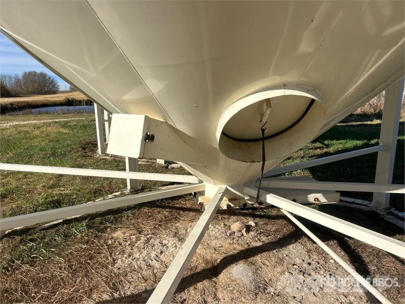Meridian 1615 +/- 110 ton Fertilizer Hopper Grain Bin Crop processing and storage units/machines - Others