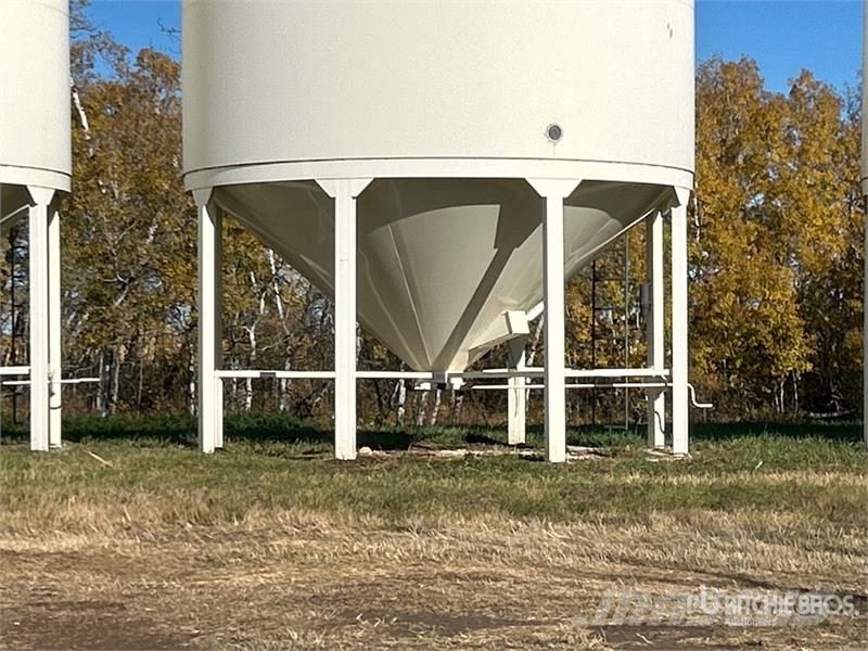 Meridian 1615 +/- 110 ton Fertilizer Hopper Grain Bin Crop processing and storage units/machines - Others