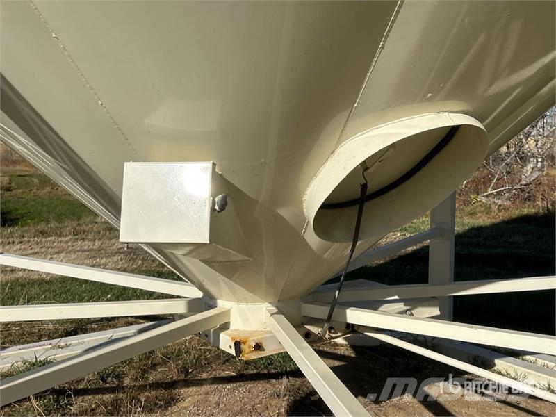 Meridian 1615 +/- 110 ton Fertilizer Hopper Grain Bin Crop processing and storage units/machines - Others
