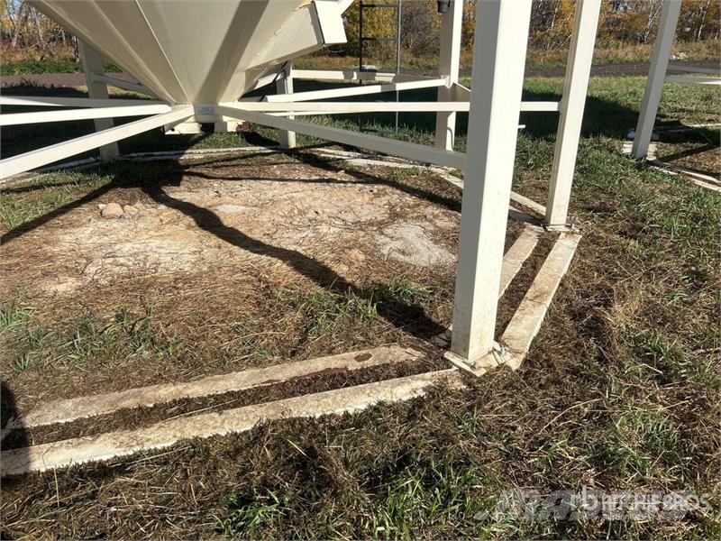 Meridian 1615 +/- 110 ton Fertilizer Hopper Grain Bin Crop processing and storage units/machines - Others