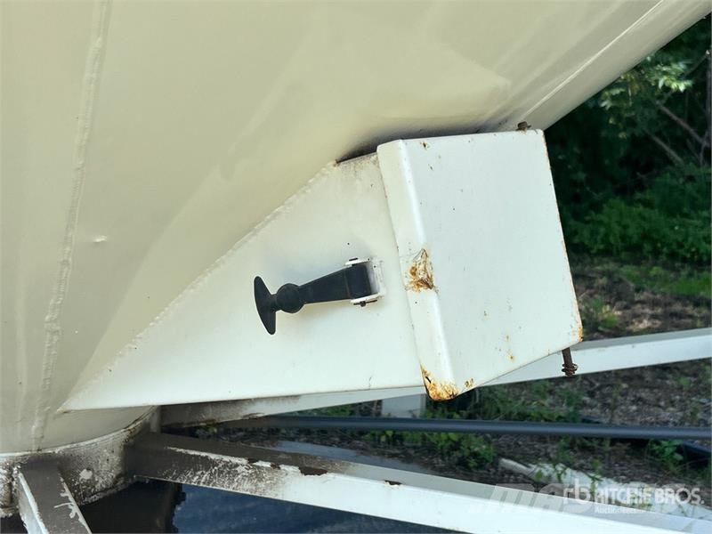 Meridian 1620 +/- 4000 bu Smooth Wall Hopper Grain Bin Машини та обладнання для обробки і зберігання зерна - Інші