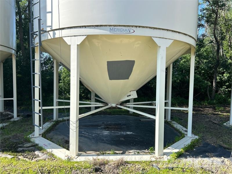 Meridian 1620 +/- 4000 bu Smooth Wall Hopper Grain Bin Машини та обладнання для обробки і зберігання зерна - Інші