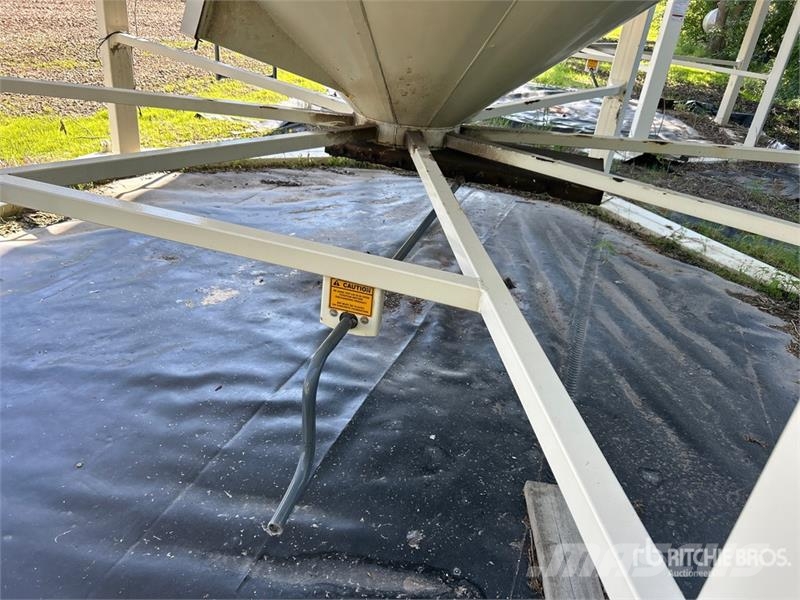 Meridian 1620 +/- 4000 bu Smooth Wall Hopper Grain Bin Машини та обладнання для обробки і зберігання зерна - Інші