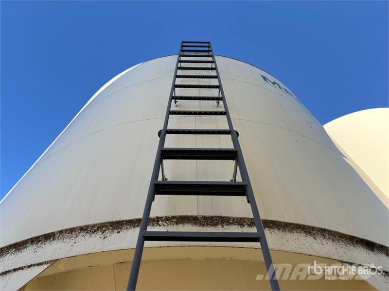 Meridian +/- 2500 bu 3 Ring Smooth Wall Hopper Grain Bin وحدات / آلات معالجة المحاصيل وتخزينها - أخرى
