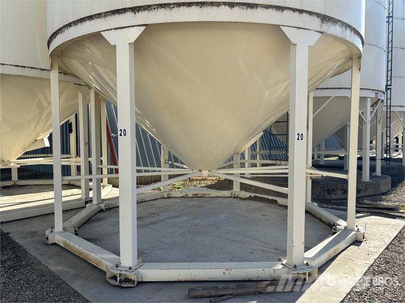 Meridian +/- 2500 bu 3 Ring Smooth Wall Hopper Grain Bin وحدات / آلات معالجة المحاصيل وتخزينها - أخرى
