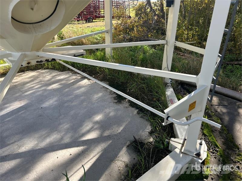 Meridian +/- 3100 bu Smooth Wall Hopper Grain Bin Stockage, conditionnement - Autres
