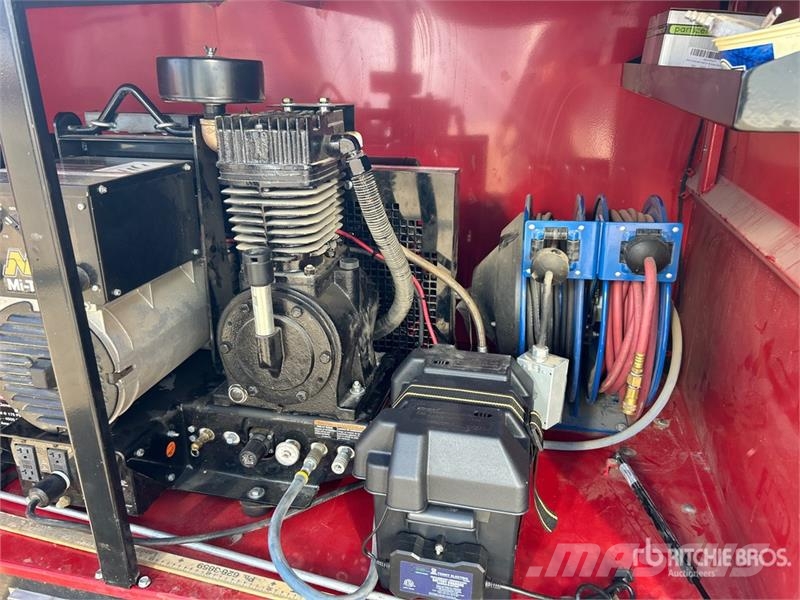 Meridian Fuel Express Platinum Pro T/A Fuel and Lube Traile Ρυμούλκες βυτίων