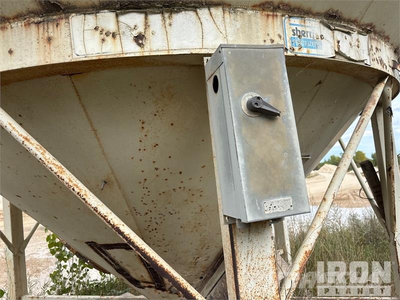 Meridian SKB1474E Concrete Silo Muu