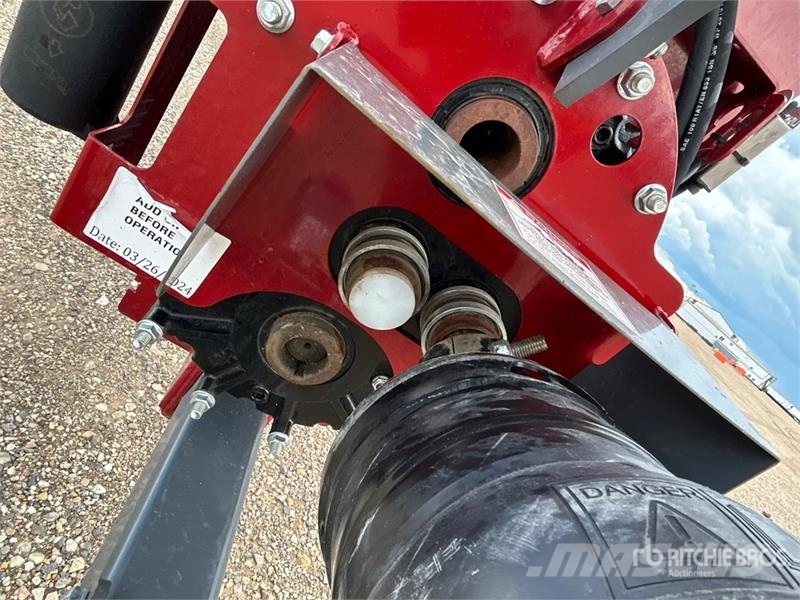 Meridian SLMD14-95 14 in x 95 ft Telescopic Swing Grain Aug معدات نقل