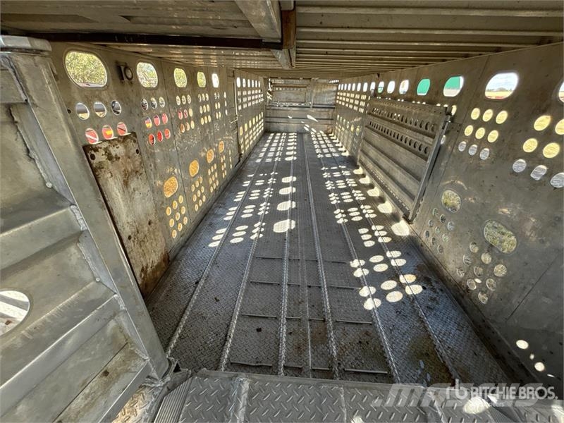 Merit 48 ft T/A Livestock Trailer Prívesy na prepravu zvierat