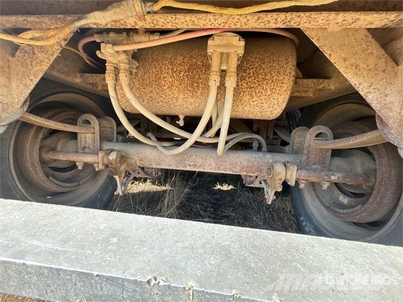Merit 48 ft T/A Livestock Trailer Prívesy na prepravu zvierat
