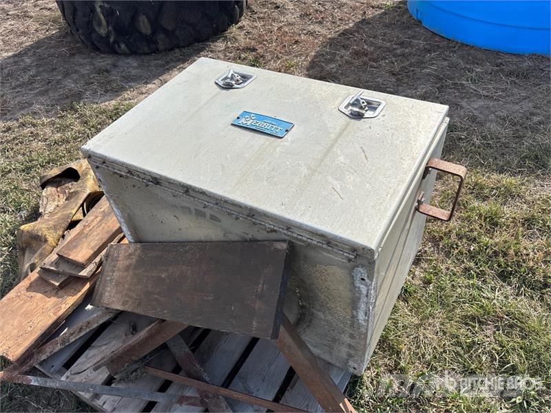 Merritt 3 ft X 2 ft Tool Box معدات النقل - غير ذلك