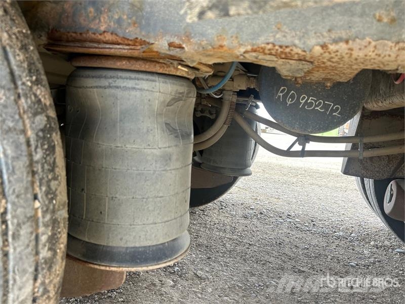 Merritt 53 ft Tri/A Livestock Trailer Dzīvnieku transportēšanas piekabes