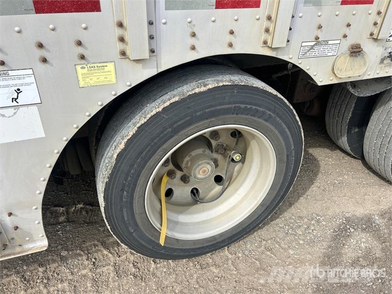 Merritt 53 ft Tri/A Livestock Trailer Dzīvnieku transportēšanas piekabes
