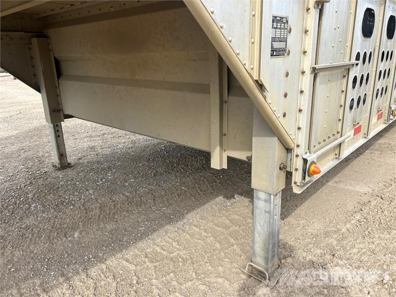 Merritt 53 ft Tri/A Livestock Trailer Dzīvnieku transportēšanas piekabes