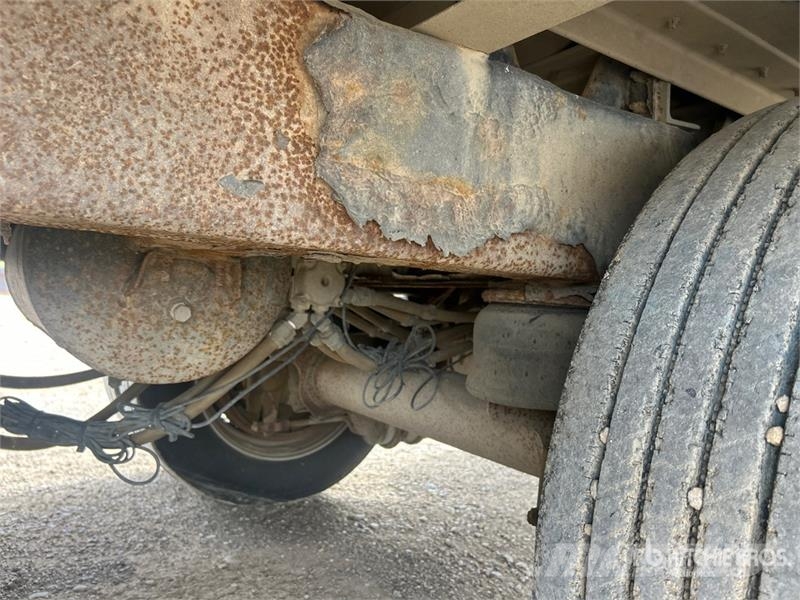 Merritt 53 ft Tri/A Livestock Trailer Dzīvnieku transportēšanas piekabes