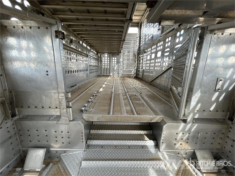 Merritt 53 ft Tri/A Livestock Trailer Dzīvnieku transportēšanas piekabes