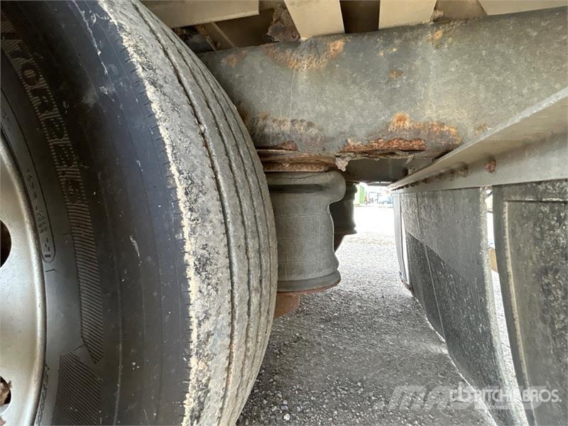 Merritt 53 ft Tri/A Livestock Trailer Dzīvnieku transportēšanas piekabes