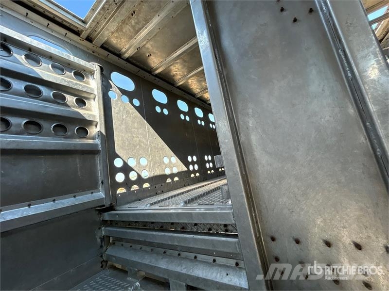 Merritt Cattle Drive Gold Line 53 ft Tri/A Livestock Trail Ремаркета за превоз на животни