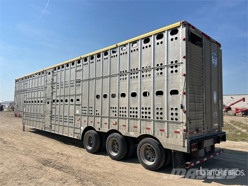 Merritt Cattle Drive Gold Line 53 ft Tri/A Livestock Trail Ремаркета за превоз на животни