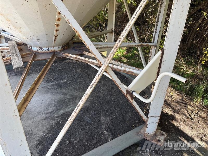 Metals +/- 1800 bu Smooth Wall Hopper Grain Bin Macchine/unitá di lavorazione e stoccaggio/altri