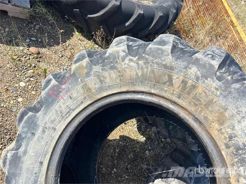 Michelin XMCL 400/70R20 Tires - Fits Cat 905 Ruedas