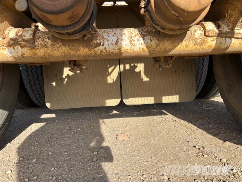 Midland 38 ft Tri/A Belly Dump Trailer مقطورات قلابة