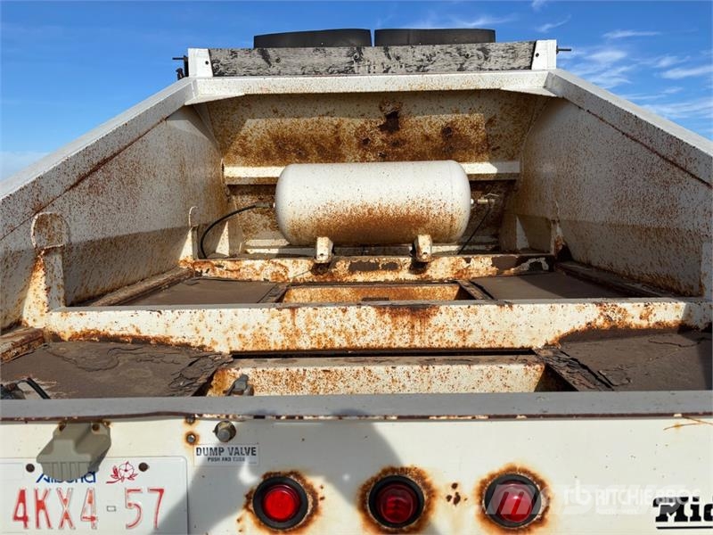 Midland 38 ft Tri/A Belly Dump Trailer مقطورات قلابة