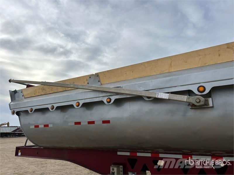 Midland SLX3 34 ft Tri/A End Dump Trailer Reboques basculantes