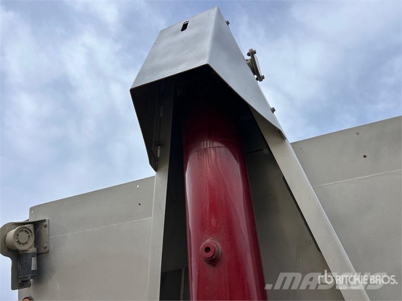 Midland SLX3 34 ft Tri/A End Dump Trailer Reboques basculantes