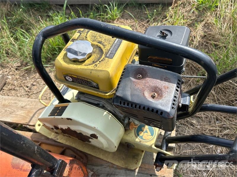 Mikasa MVH-402GH and Loncin MS10 Vibratory Plate Compacto 진동롤러