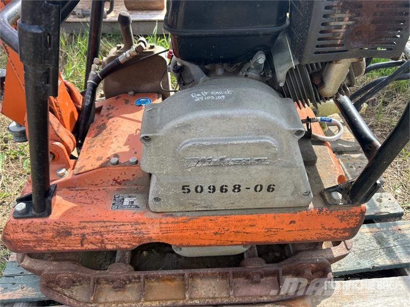 Mikasa MVH-402GH and Loncin MS10 Vibratory Plate Compacto 진동롤러