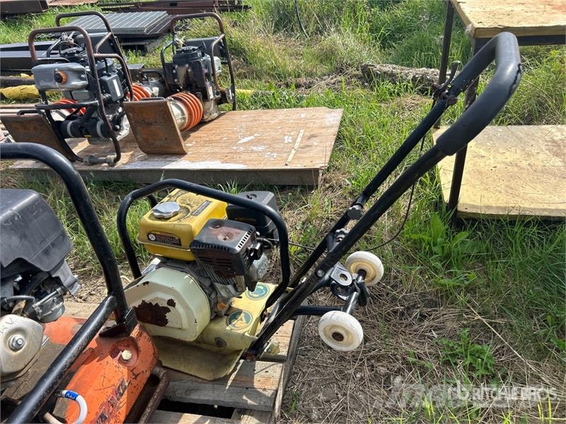 Mikasa MVH-402GH and Loncin MS10 Vibratory Plate Compacto 진동롤러