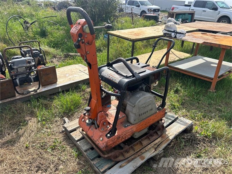 Mikasa MVH-402GH and Loncin MS10 Vibratory Plate Compacto 진동롤러