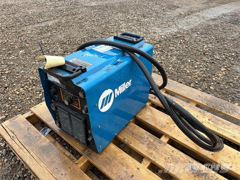 Miller 573 Electric Welder (Inoperable) Заваряващи машини