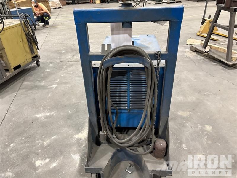 Miller Deltaweld 451 Mobile Multi-Process Electric Welder Schweissgeräte