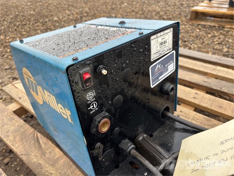 Miller Electric 24V Wire Feeder (Inoperable) Заваряващи машини